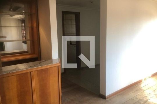 Sala de casa para alugar com 4 quartos, 460m² em Cristal, Porto Alegre