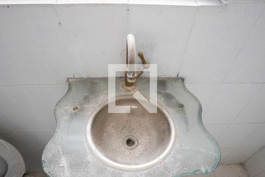 Banheiro de casa para alugar com 2 quartos, 72m² em Vila Nogueira, Diadema