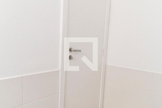Banheiro da Suíte 2 de apartamento à venda com 2 quartos, 83m² em Jardim Tupanci, Barueri