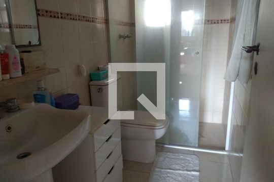 Banheiro de apartamento à venda com 4 quartos, 120m² em Vila Suzana, São Paulo