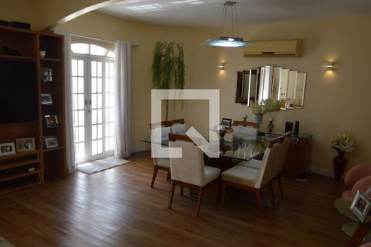 Sala de casa à venda com 4 quartos, 339m² em Taquara, Rio de Janeiro