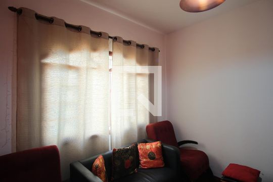 Sala de TV de casa à venda com 4 quartos, 200m² em Vila Mafra, São Paulo