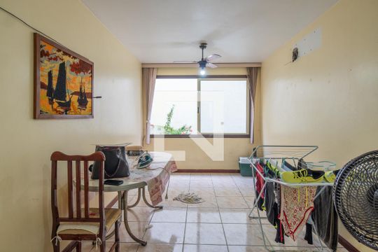 Sala de apartamento à venda com 2 quartos, 56m² em Teresópolis, Porto Alegre