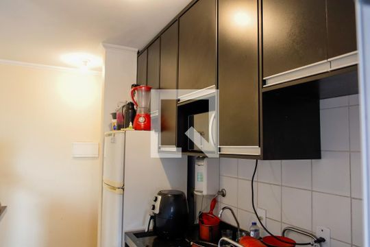 cozinha de apartamento para alugar com 2 quartos, 49m² em Santa Maria, Osasco