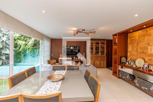 Sala de casa de condomínio à venda com 4 quartos, 300m² em Jardim Cordeiro, São Paulo