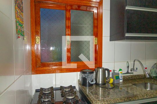 Cozinha de apartamento à venda com 2 quartos, 68m² em Niterói, Canoas