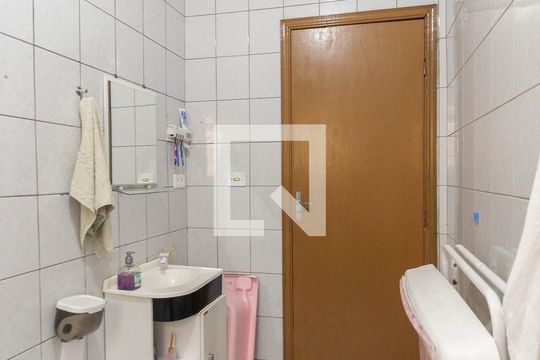 Banheiro de casa à venda com 2 quartos, 160m² em Vila Danubio Azul, São Paulo