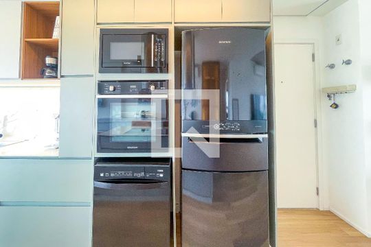 Cozinha de apartamento para alugar com 2 quartos, 100m² em Pinheiros, São Paulo