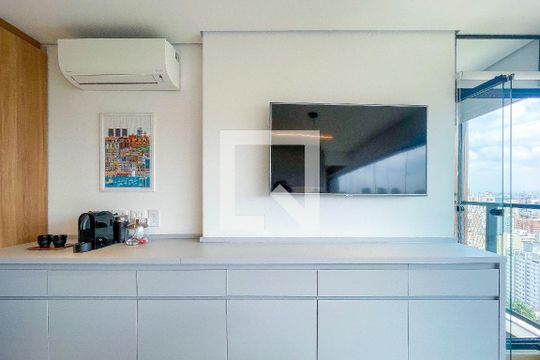 Cozinha de apartamento para alugar com 2 quartos, 100m² em Pinheiros, São Paulo