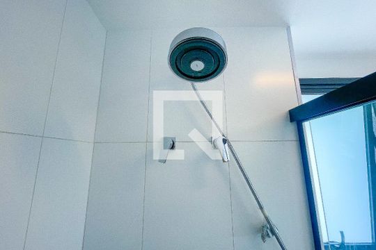 Banheiro da Suíte 1 de apartamento para alugar com 2 quartos, 100m² em Pinheiros, São Paulo
