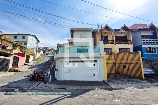 Fachada de casa à venda com 2 quartos, 120m² em Jardim Maria Rosa, Taboão da Serra