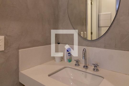 Banheiro social de apartamento para alugar com 1 quarto, 50m² em Ipanema, Rio de Janeiro