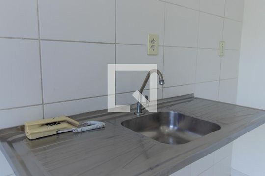 Cozinha - Torneira de apartamento para alugar com 2 quartos, 63m² em Lajeado, Cotia