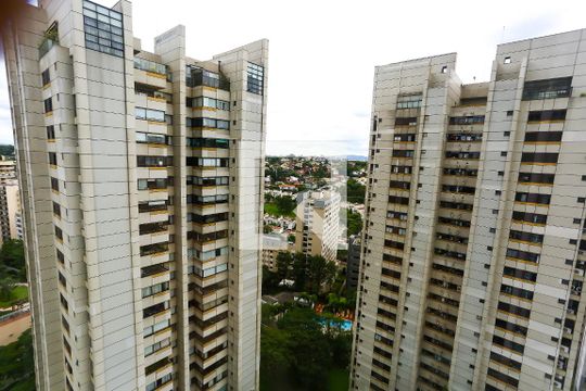 Varanda vista de kitnet/studio para alugar com 1 quarto, 35m² em Real Parque, São Paulo