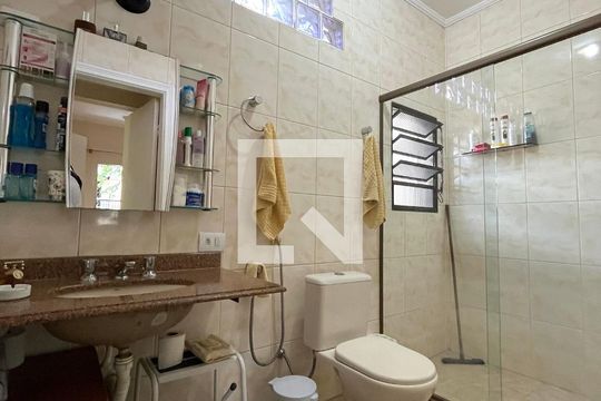 Banheiro da Suíte de casa à venda com 2 quartos, 143m² em Mirandópolis, São Paulo