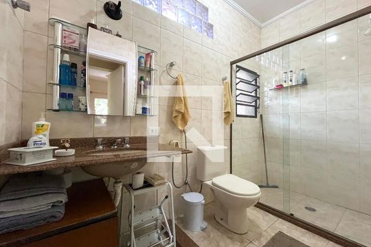 Banheiro da Suíte de casa à venda com 2 quartos, 143m² em Mirandópolis, São Paulo