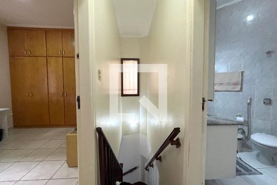Escada de casa à venda com 2 quartos, 143m² em Mirandópolis, São Paulo
