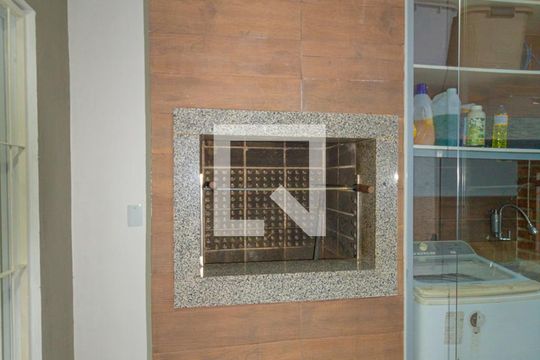 Churrasqueira de casa à venda com 2 quartos, 80m² em Harmonia, Canoas