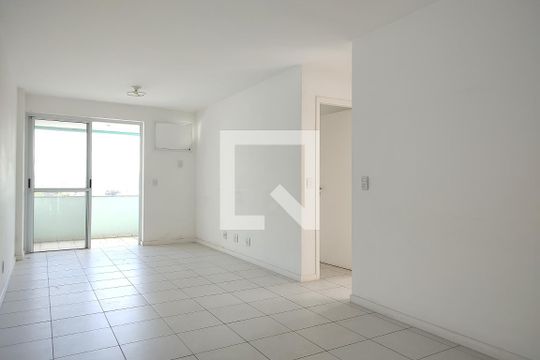 Sala de apartamento à venda com 2 quartos, 77m² em Barra da Tijuca, Rio de Janeiro