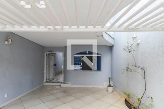 Garagem de casa à venda com 3 quartos, 120m² em Vila Central, São Paulo