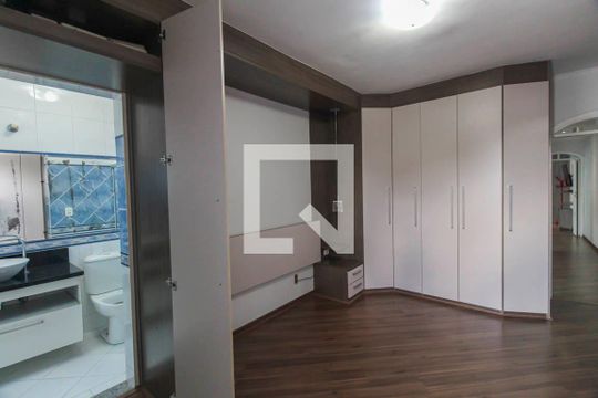 Suite de casa à venda com 3 quartos, 120m² em Vila Central, São Paulo