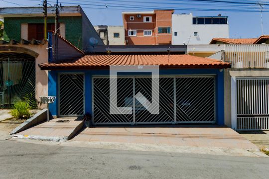 Fachada de casa à venda com 3 quartos, 220m² em Jardim Vila Galvao, Guarulhos