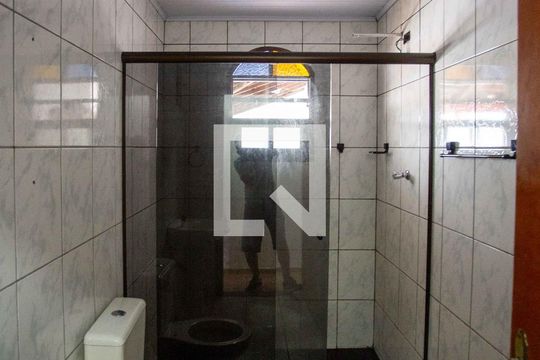 Banheiro de casa para alugar com 2 quartos, 90m² em Campanário, Diadema