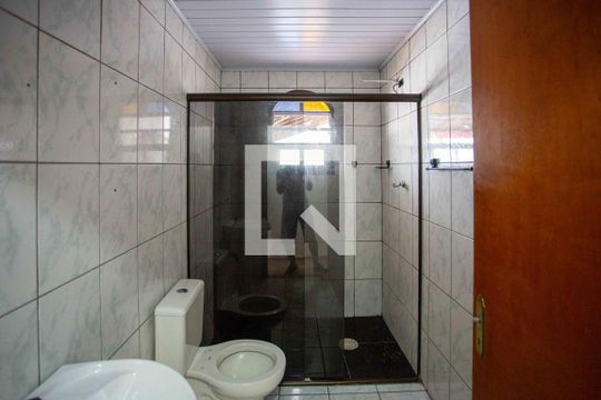 Banheiro de casa para alugar com 2 quartos, 90m² em Campanário, Diadema