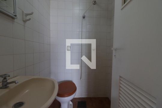 Banheiro de Serviço de apartamento para alugar com 2 quartos, 80m² em Centro, Ribeirão Preto
