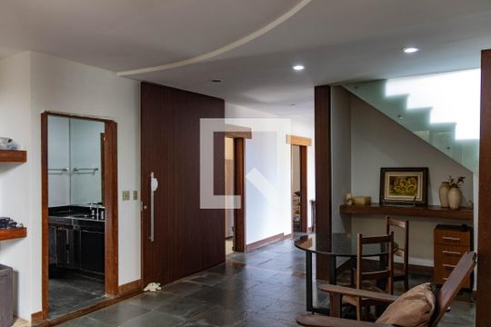 Sala de casa à venda com 4 quartos, 354m² em Santa Lúcia, Belo Horizonte