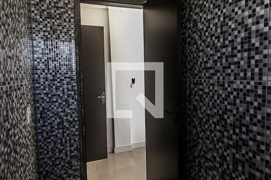 Banheiro de casa de condomínio para alugar com 2 quartos, 100m² em Jardim das Margaridas, Salvador