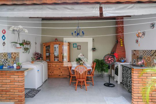 Quintal e área de serviço de casa à venda com 2 quartos, 140m² em Rudge Ramos, São Bernardo do Campo