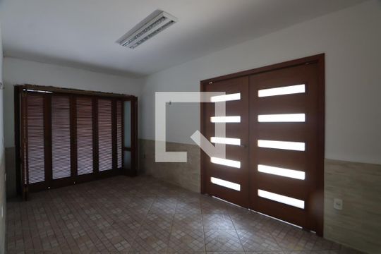 Garagem de casa para alugar com 5 quartos, 280m² em Estância Velha, Canoas