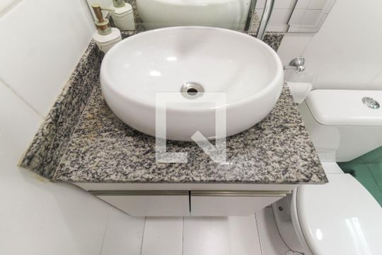 Banheiro de apartamento à venda com 2 quartos, 62m² em Parque Guarani, São Paulo