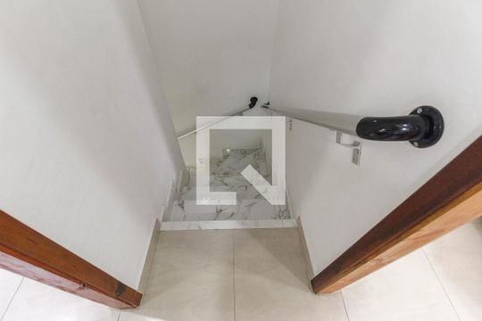 Escada de apartamento à venda com 2 quartos, 62m² em Parque Guarani, São Paulo