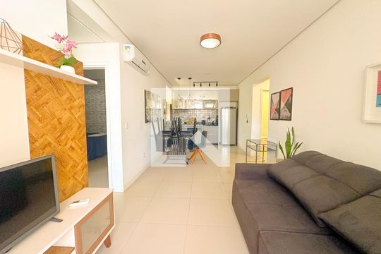 Sala de TV de apartamento para alugar com 2 quartos, 85m² em Canasvieiras, Florianópolis