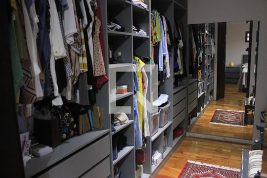 Closet da Suíte de casa à venda com 4 quartos, 250m² em Parque Renato Maia, Guarulhos