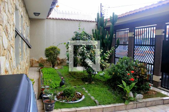 Garagem e jardim de casa à venda com 4 quartos, 250m² em Parque Renato Maia, Guarulhos