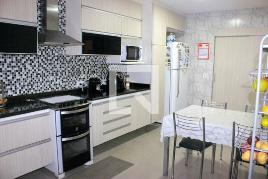 Cozinha de casa à venda com 4 quartos, 250m² em Parque Renato Maia, Guarulhos