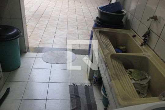 Lavanderia de casa à venda com 4 quartos, 250m² em Parque Renato Maia, Guarulhos