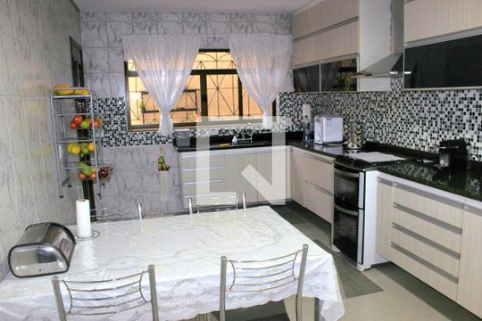 Cozinha de casa à venda com 4 quartos, 250m² em Parque Renato Maia, Guarulhos