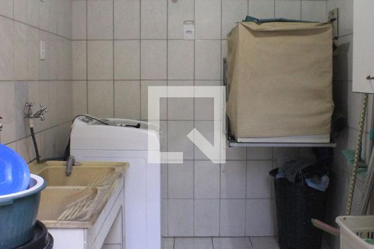 Lavanderia de casa à venda com 4 quartos, 250m² em Parque Renato Maia, Guarulhos