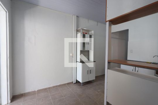 Sala de casa para alugar com 1 quarto, 42m² em Parque Santo Antônio, São Paulo