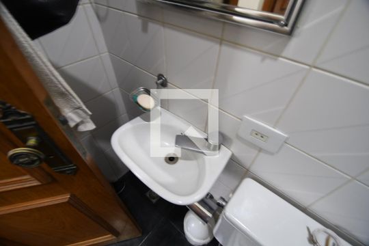 Banheiro de serviço de apartamento à venda com 4 quartos, 306m² em Cambuí, Campinas