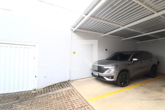 Garagem - 2 vagas de apartamento para alugar com 3 quartos, 94m² em Santa Mônica, Uberlândia