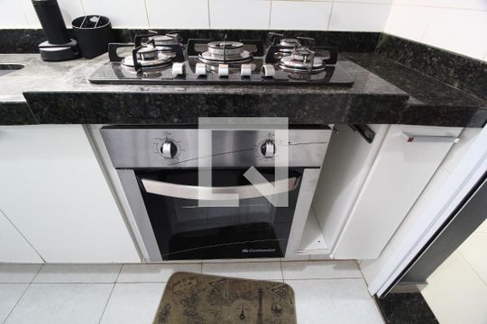 Cozinha de apartamento para alugar com 3 quartos, 94m² em Santa Mônica, Uberlândia