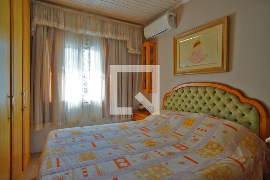 Quarto 1 de casa à venda com 3 quartos, 250m² em Sarandi, Porto Alegre