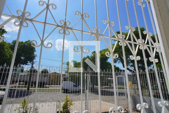 Sala - Vista de casa à venda com 3 quartos, 250m² em Sarandi, Porto Alegre