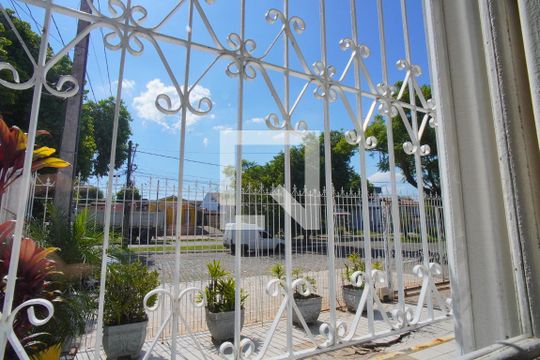 Quarto 1 - Vista de casa à venda com 3 quartos, 250m² em Sarandi, Porto Alegre