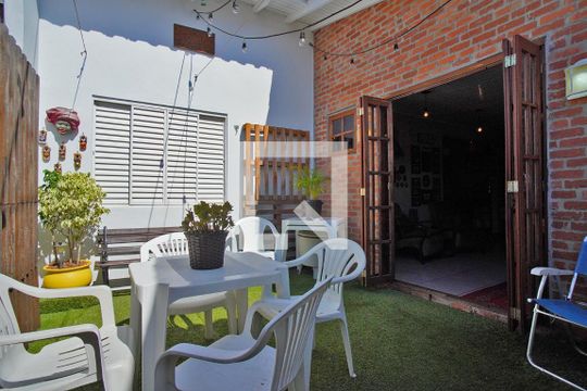 Quintal - Fundos de casa à venda com 3 quartos, 250m² em Sarandi, Porto Alegre